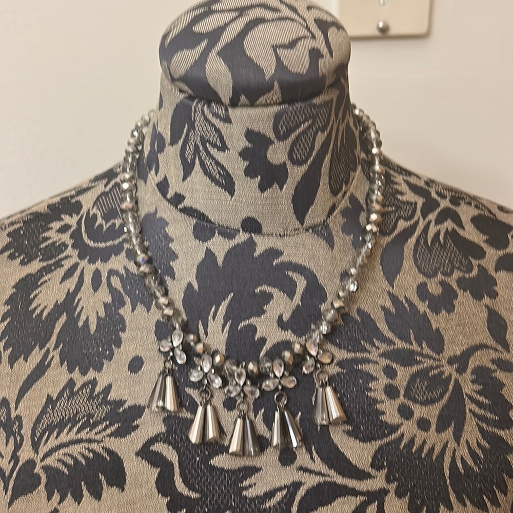 🍀Silver bead and rhinestone necklace